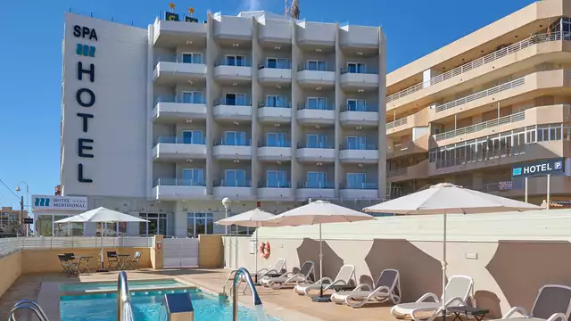 Escapada romántica con cena para dos y jacuzzi privado con vistas panorámicas