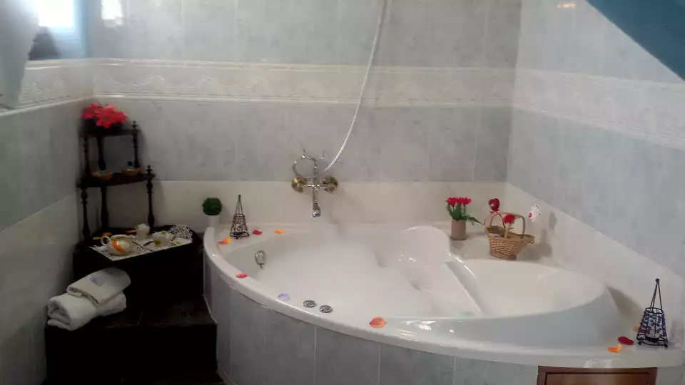 Exclusieve aanbieding Romantiek gastronomie en kamer met hydro massage nachten