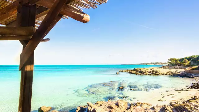 Spécial familles : chambre quadruple en demi-pension à Stintino, Sardaigne