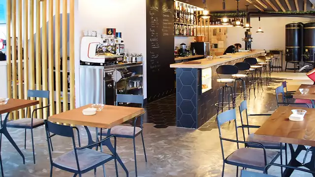 Amateurs de vin : dîner accords mets et vins, et départ tardif avec vue sur la Costat da Morte