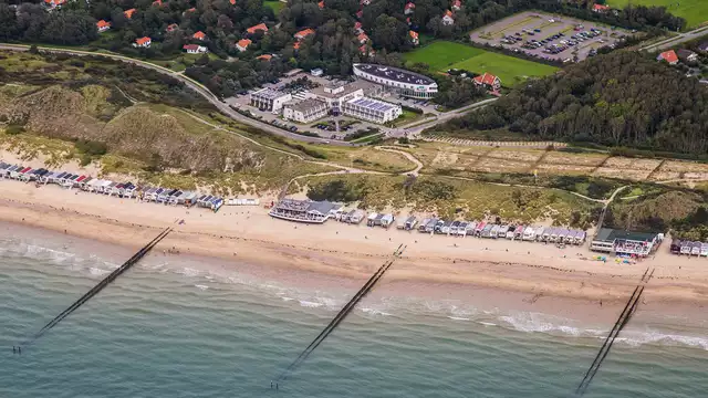 Profitez d'un délicieux dîner et passez la nuit dans une chambre avec vue sur les dunes