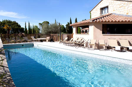 Pause nature ensoleillée dans le Parc des Alpilles