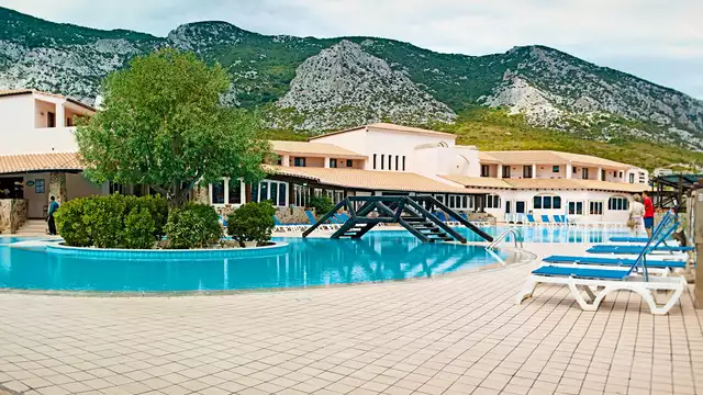 Séjour en chambre triple en demi-pension sur la côte de Cala Gonone, Sardaigne