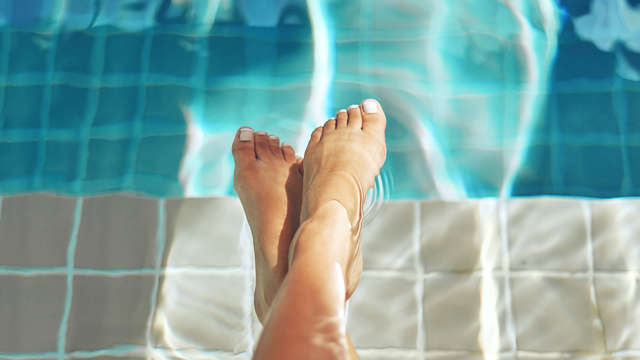 Relax con il circuito di acqua termale in un balneario di Caldes de Montbui