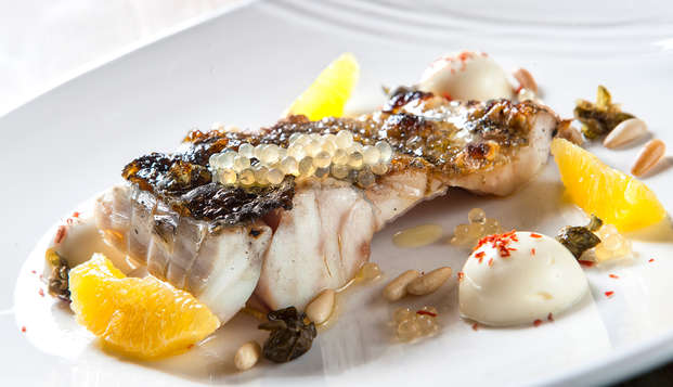 La mejor gastronomía en plena naturaleza con cena, cava y desayuno en habitación