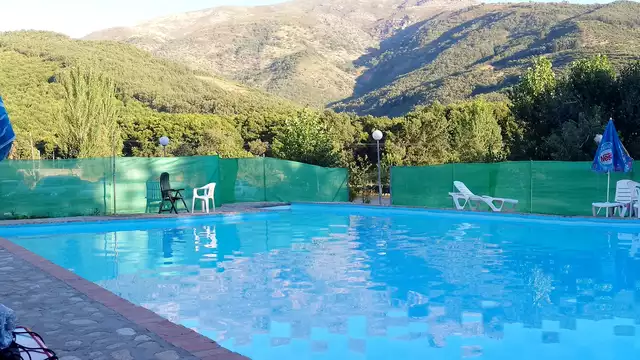 Descubre la naturaleza en pleno corazon del Valle del Jerte en hotel rural con botella de vino