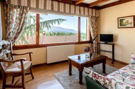 Profitez d'une déconnexion bien méritée dans cet hôtel rural moderne au cœur de la Sierra de Madrid.