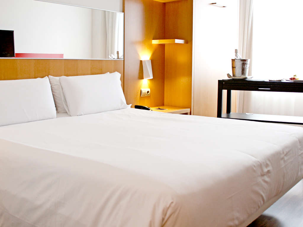 Découvrez Barcelone De La Manière La Plus Romantique Dans Un Hôtel 4 Étoiles Situé En Zone De Plage - 4* (ref 7095)