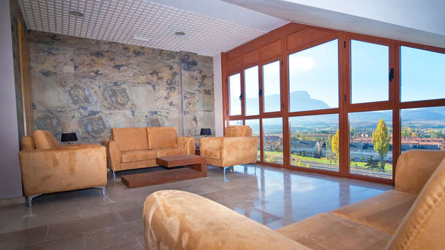 Conoce Jacetania entre amigos o en familia en alojamientos en plena montaña