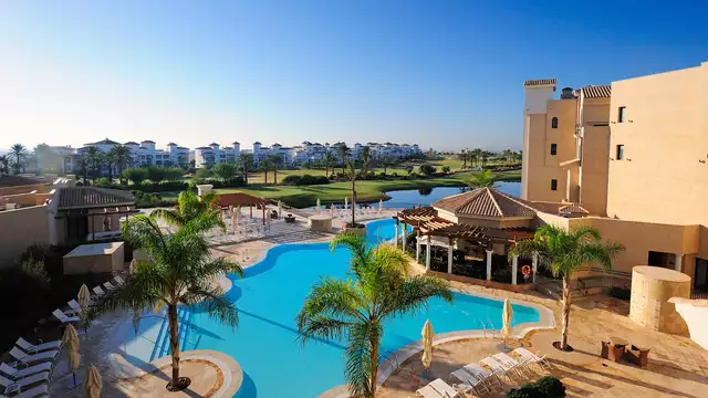 Escápate a un lujoso resort de 5* con acceso a zona Wellness y desayuno incluido