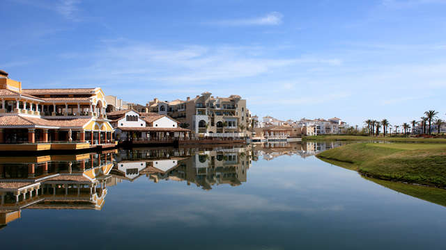 Escapada relajante frente al lago en un Resort 5* en La Manga del Mar Menor, Murcia