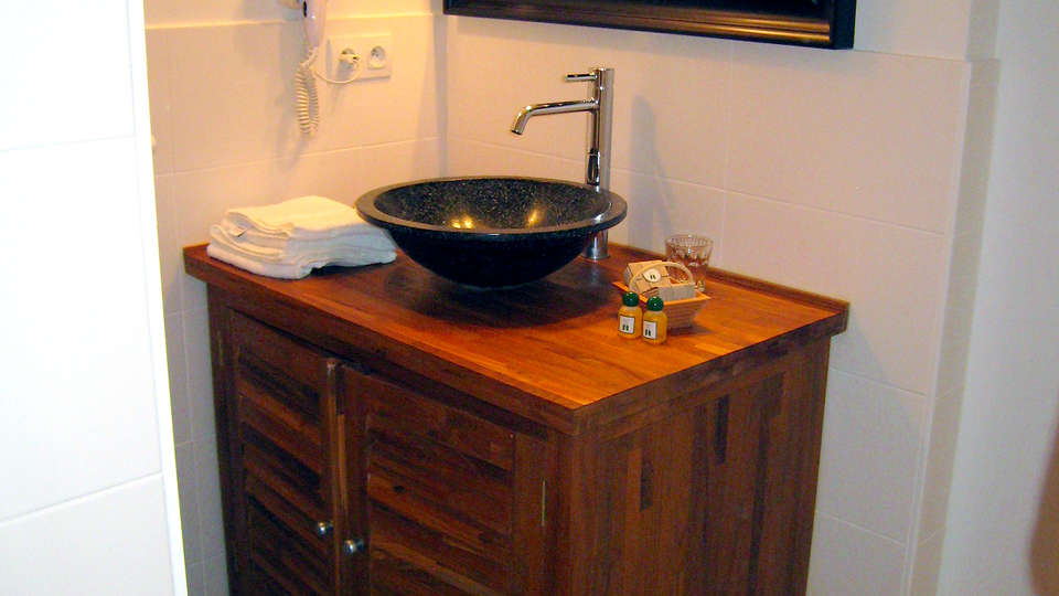 La Grange de Juliette - Edit_Bathroom.jpg