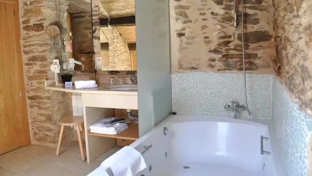 Escapada relax en una suite con jacuzzi y minibar gratuito en Puebla de Sanabria