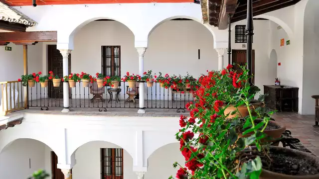 Escapada con desayuno en un precioso hotel en pleno corazón de Sevilla