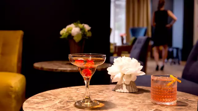 Romance Aixoise, met rozenblaadjes en laat uitchecken
