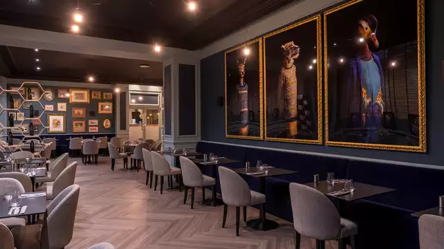 Romance Aixoise, met rozenblaadjes en laat uitchecken