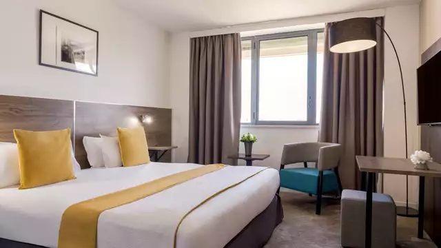 Romance Aixoise, met rozenblaadjes en laat uitchecken