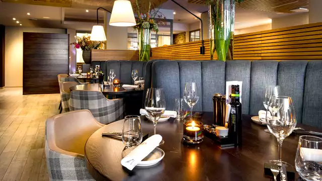 Disfrute de una cena en un hotel de lujo en Ámsterdam