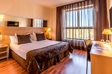 Déconnexion en couple avec cava, piscine et parking et à 3km. de la plage de Sitges.