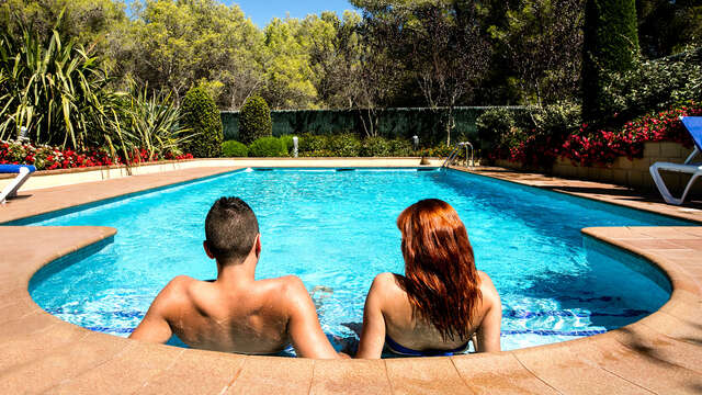 Desconexión en pareja con cóctel, piscina y parking y a 3km. de la playa de Sitges