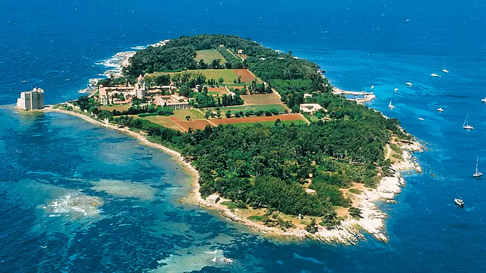 Decouverte des iles de Lerins et detente dans un hotel a Cannes