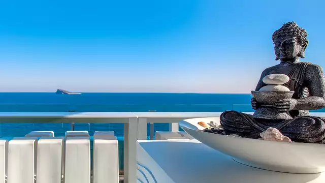 Vistas panorámicas al mar con jacuzzi en la habitación: una escapada inolvidable