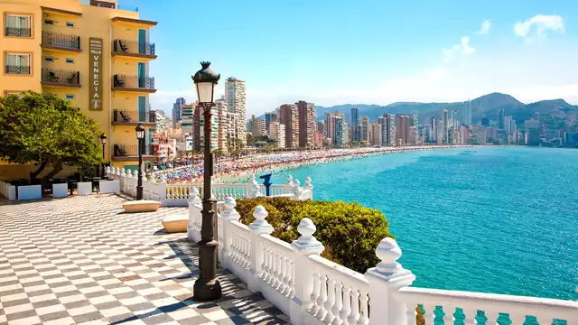 Environnement méditerranéen dans un 5* en demi-pension à Benidorm