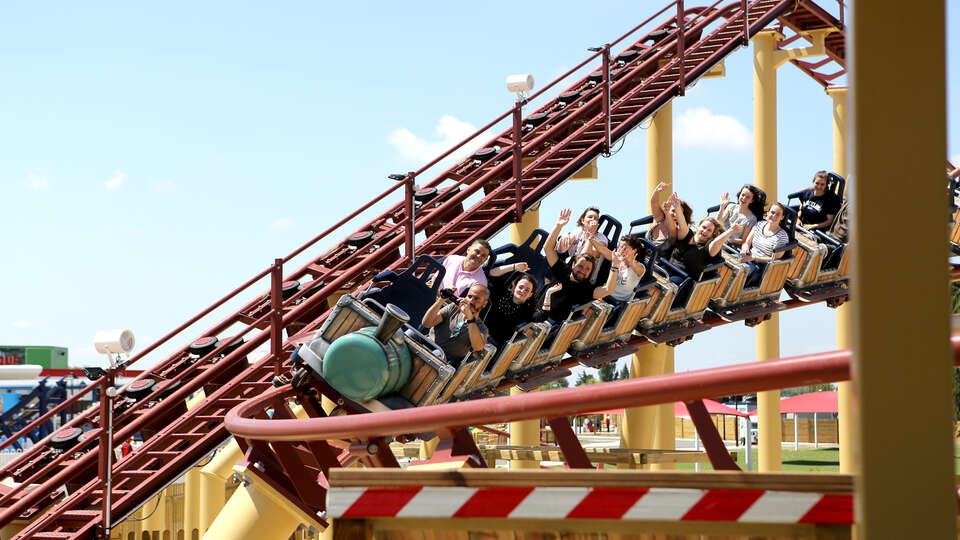 Sejour ensoleille aux portes du Luberon avec entrees au parc Spirou minutes en voiture