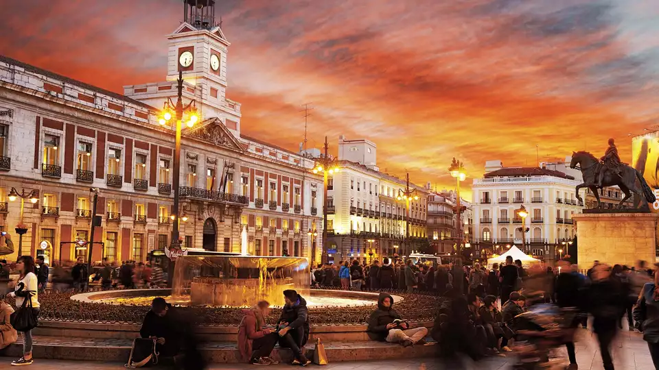 Escapada con botella de cava a dos calles de Sol