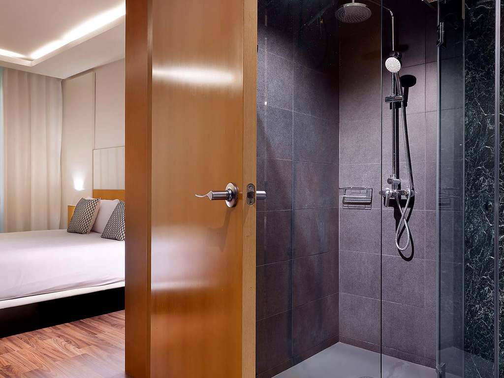 Découvrez Barcelone de la manière la plus romantique dans un hôtel 4 étoiles situé en zone de plage - 4* - 17