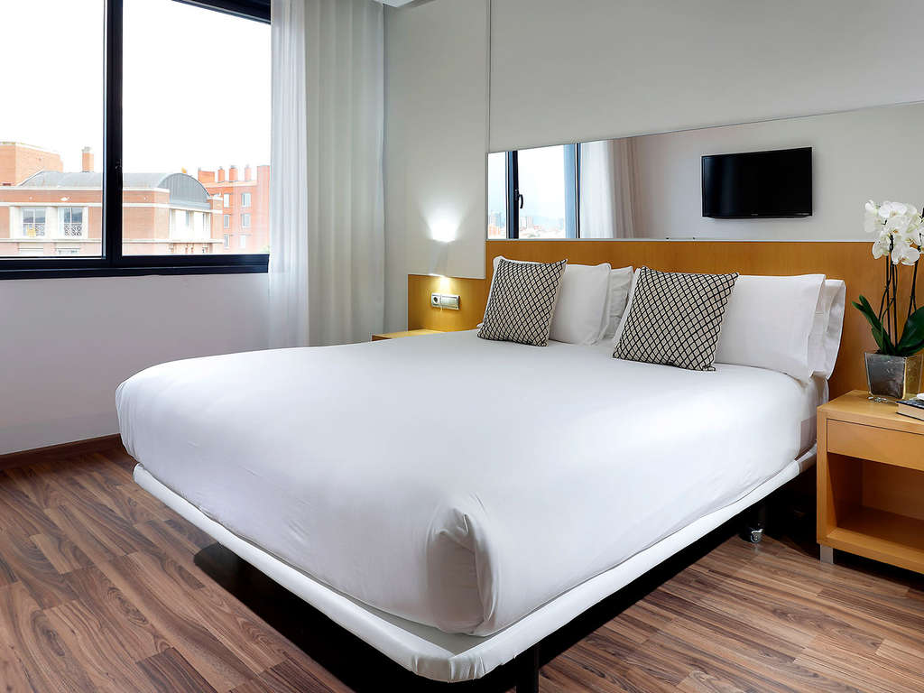 Découvrez Barcelone de la manière la plus romantique dans un hôtel 4 étoiles situé en zone de plage - 4* - 1