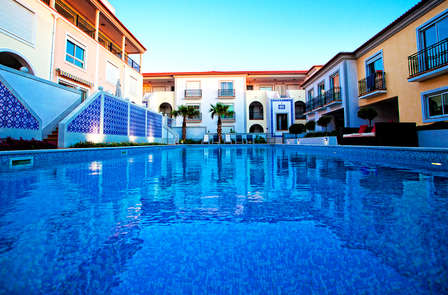 Séjour avec petit déjeuner inclus dans un complexe à quelques minutes de la Costa de Prata