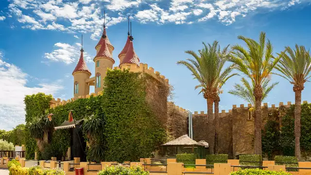 Pásalo en grande con 1 niño gratis en un resort temático con parque acuático y mucho más