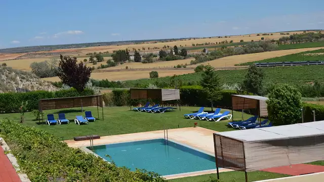 Escapada enológica con visita guiada a las Bodegas Finca La Estacada y cata de vinos