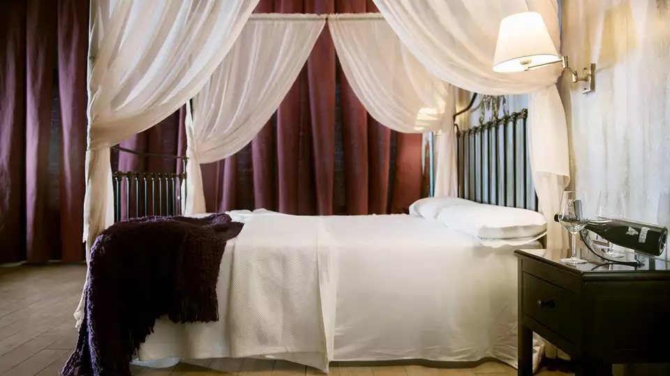 Escapada romantica con petalos y bombones en un complejo enoturistico en Tarancon