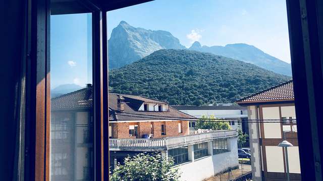 Escapada con Cena y niño gratis en un encantador hotel en Ramales de la Victoria (desde 2 noches)