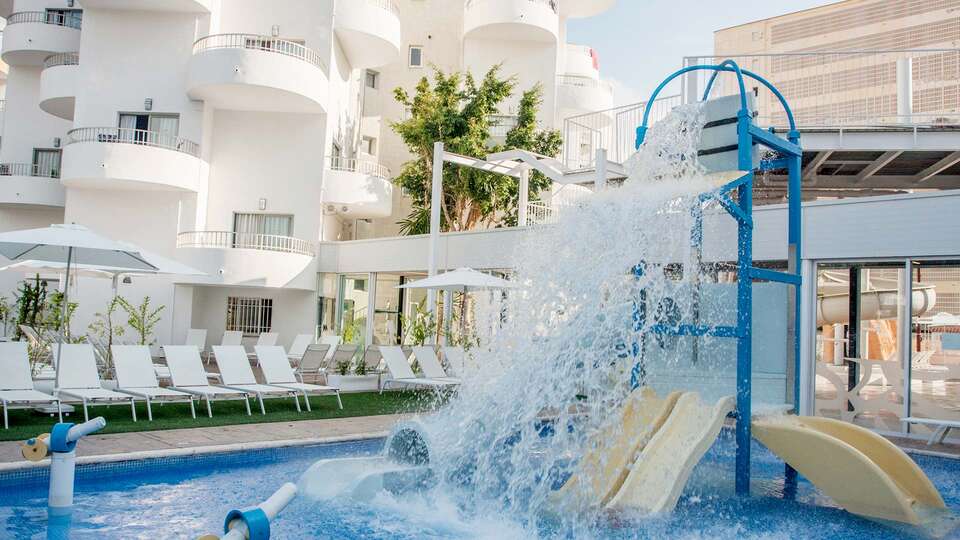 Vacaciones con un nino gratis frente al mar con todo incluido