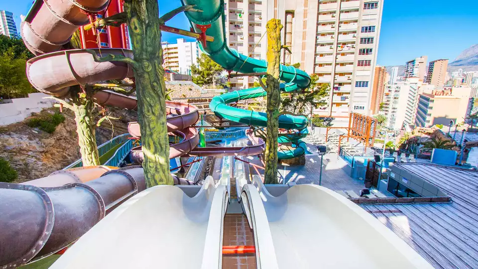 Maxima diversion en familia escapada con aquapark con todo incluido en Benidorm desde noches