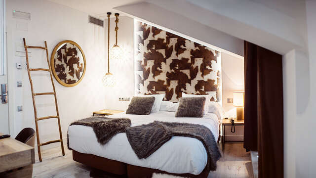 Escapada romántica en Santillana del Mar con jacuzzi en la habitación, baño aromático y cava