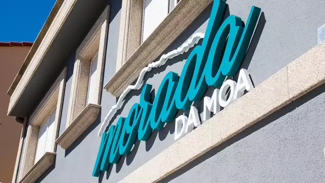 Evasione con cocktail di benvenuto in un hotel incantevole con vista mare ad O Pindo