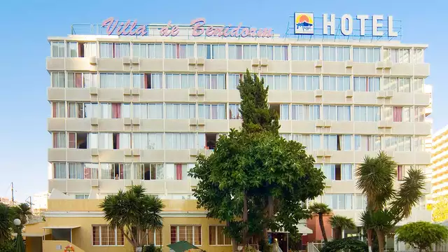Profitez des couleurs de la Méditerranée dans la ville oisive de Benidorm