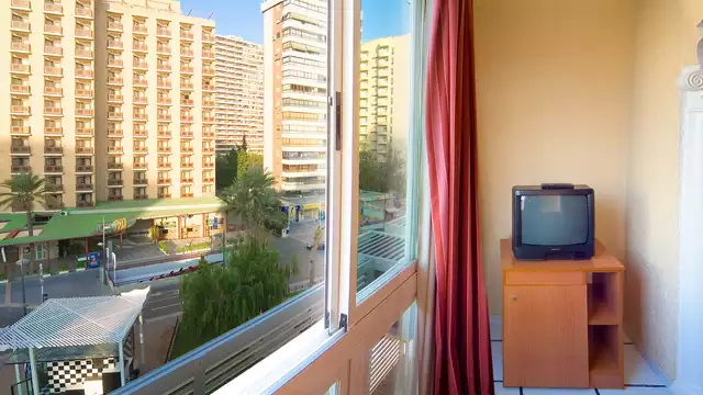 Profitez des couleurs de la Méditerranée dans la ville oisive de Benidorm