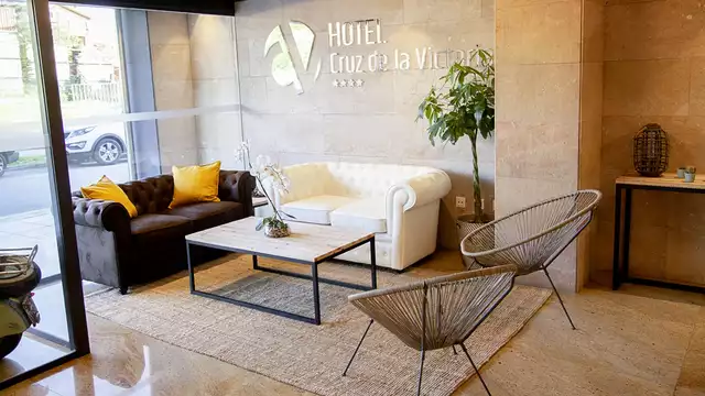 Escapada romántica en habitación superior, sidra y salida tardía