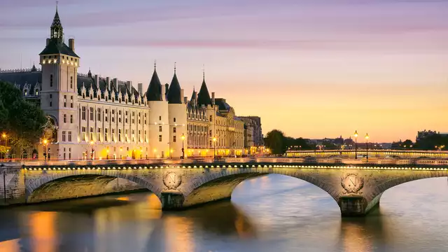 Alla scoperta di Parigi a bordo di un battello