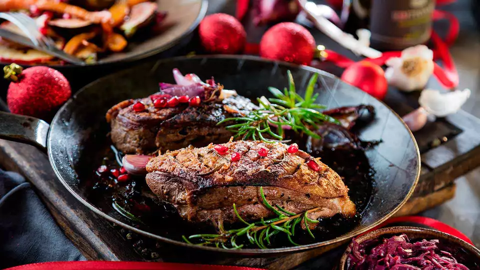 Delice culinaire avec diner gibier gastronomique plats et plats nuits