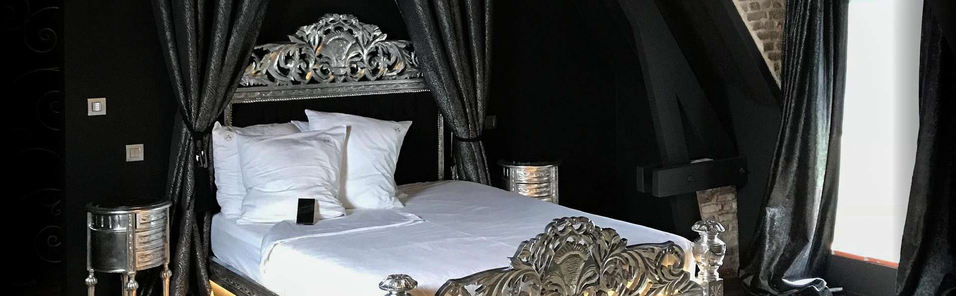 Profitez sensuellement l'un de l'autre dans un hôtel de luxe