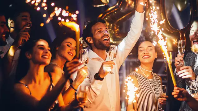 Escapada fin de año: Celebra el año nuevo en Salou con cena de gala y orquesta en directo