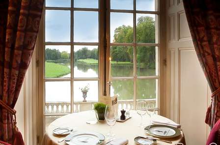 Fijnproeversuitje in een kasteel op 40 minuten van Parijs