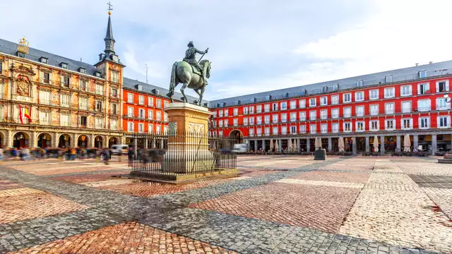 Escapada en hotel junto a la Plaza Mayor con desayuno