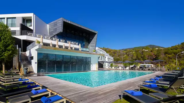 Découvrez l'Algarve dans une suite avec balcon, petit-déjeuner et dîner inclus
